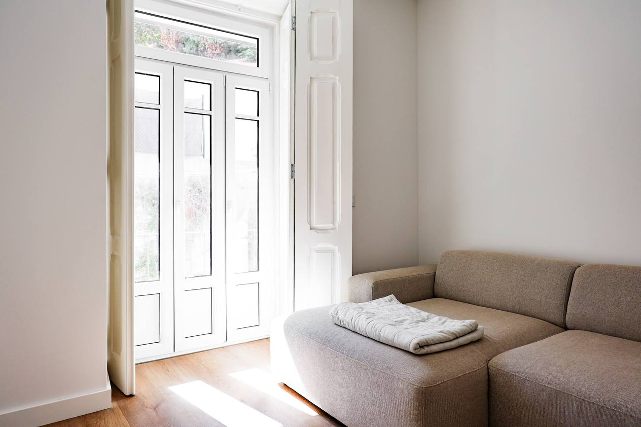 Sala com acesso à varanda das traseiras, apartamento Picoas