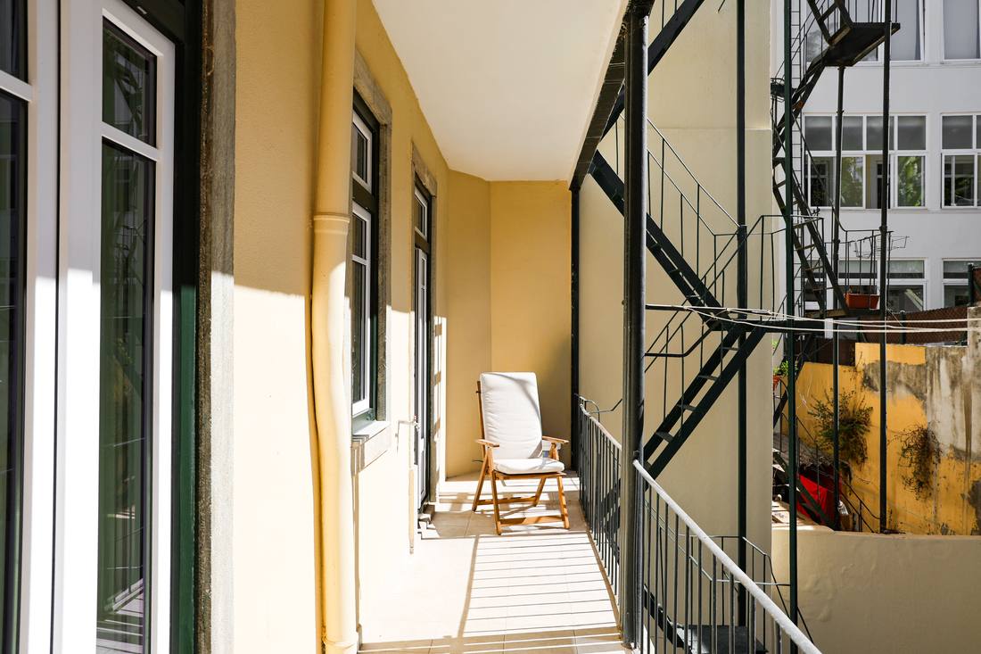 Varanda das traseiras, acesso pela sala e pela cozinha